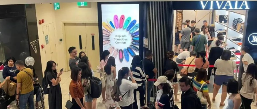 海外狂卖20亿国内却没几个人知道OG真人游戏6个塑料瓶做一双鞋(图10) 海外狂卖20亿国内却没几个人知道OG真人游戏6个塑料瓶做一双鞋(图10)