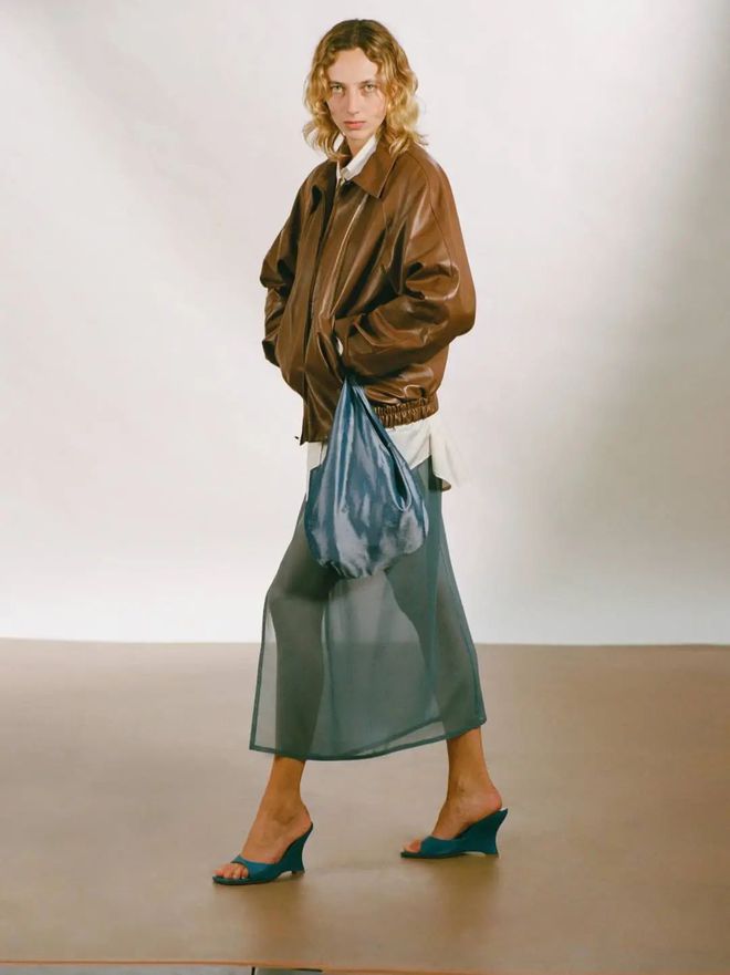 春夏时装通勤女鞋面料趋势预测OG真人摩登皮革--2026(图1) 春夏时装通勤女鞋面料趋势预测OG真人摩登皮革--2026(图1)