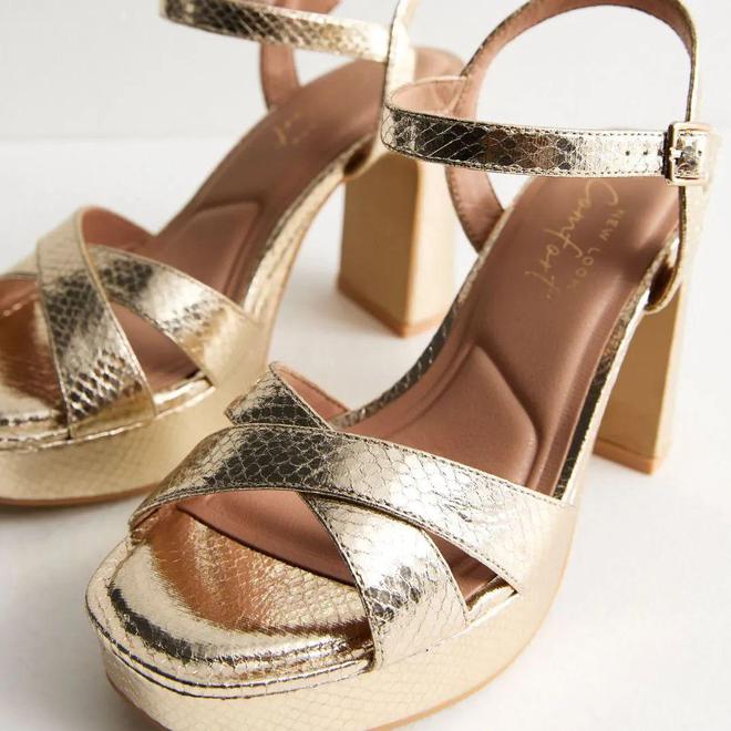 春夏时装通勤女鞋面料趋势预测OG真人摩登皮革--2026(图4) 春夏时装通勤女鞋面料趋势预测OG真人摩登皮革--2026(图4)