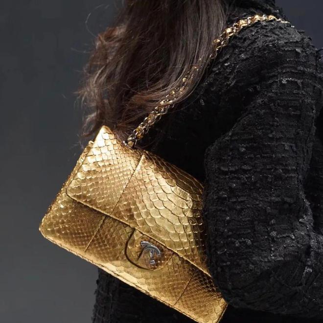 春夏时装通勤女鞋面料趋势预测OG真人摩登皮革--2026(图7) 春夏时装通勤女鞋面料趋势预测OG真人摩登皮革--2026(图7)