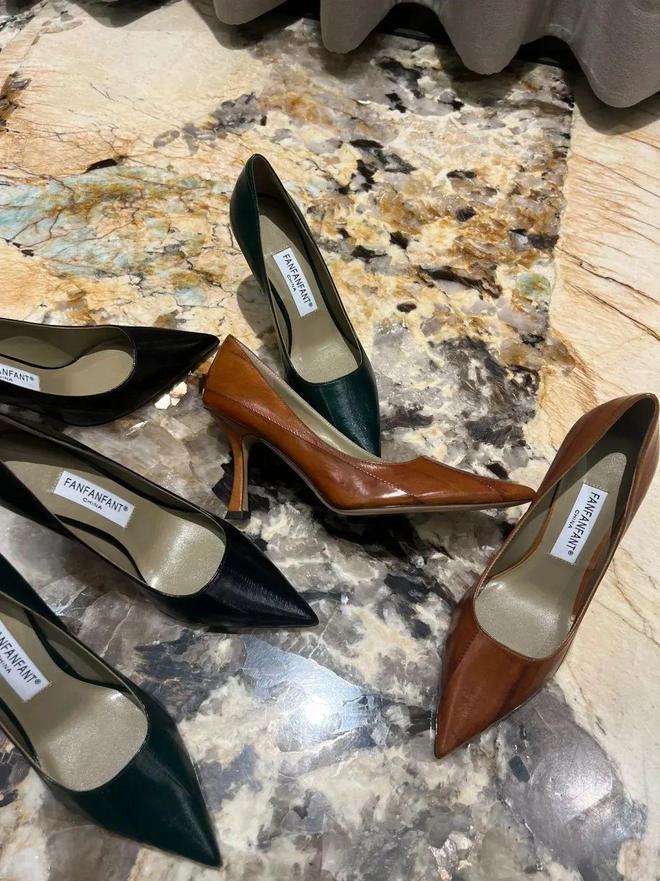 春夏时装通勤女鞋面料趋势预测OG真人摩登皮革--2026(图12) 春夏时装通勤女鞋面料趋势预测OG真人摩登皮革--2026(图12)