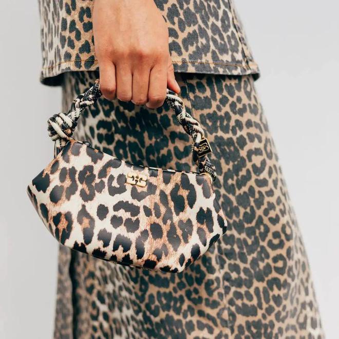 春夏时装通勤女鞋面料趋势预测OG真人摩登皮革--2026(图13) 春夏时装通勤女鞋面料趋势预测OG真人摩登皮革--2026(图13)