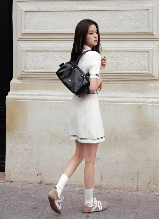 然又又又火了这样搭精致又时髦!OG真人【芭蕾运动鞋】今年突(图10) 然又又又火了这样搭精致又时髦!OG真人【芭蕾运动鞋】今年突(图10)